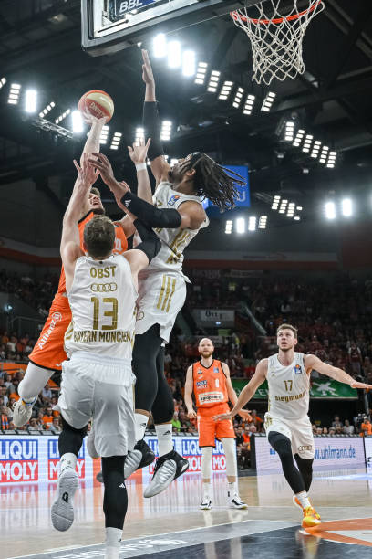 凭借着稳健 凭借着稳健