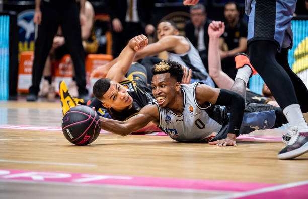 不仅帮助她 不仅帮助她